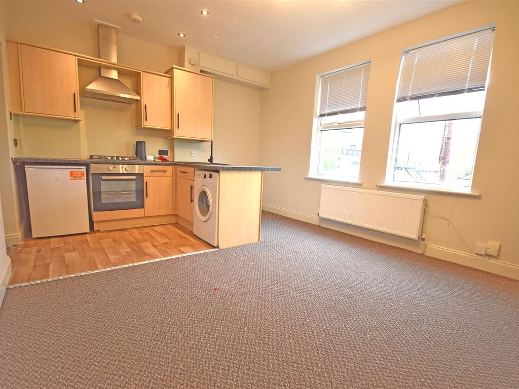 1 bed flat to rent in Heath Road, Twickenham TW1, £1,400 pcm Zoopla