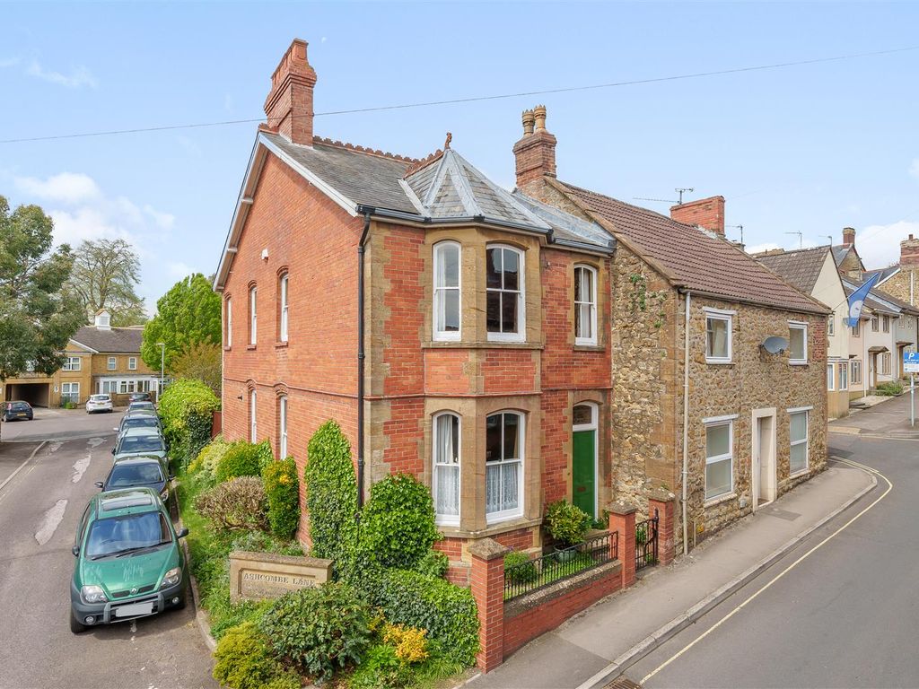 4 bed property for sale in Silver Street, Ilminster TA19 Zoopla
