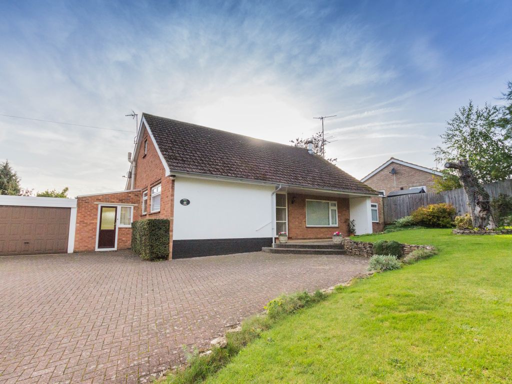 3 bed detached bungalow for sale in High Street, Raunds, Wellingborough