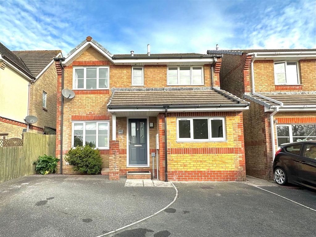 4 bed detached house for sale in Road, St Austell PL25, £