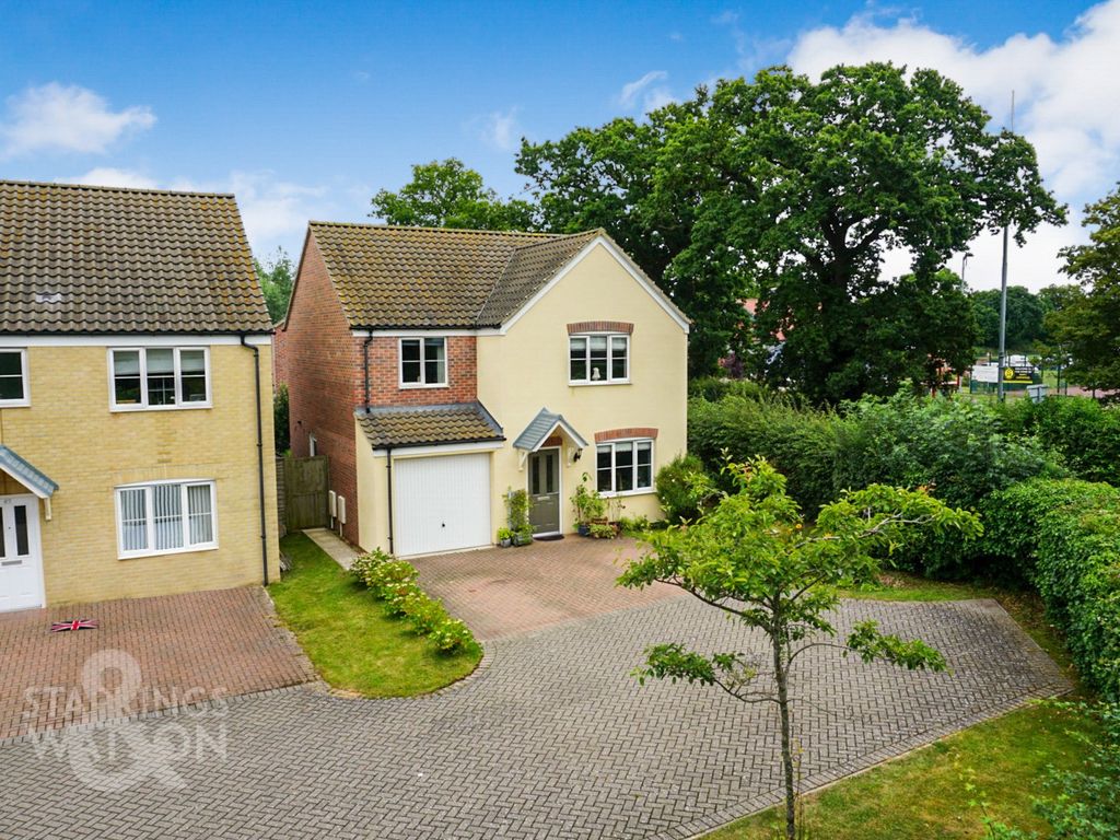 4 bed detached house for sale in Norwich Road, Lingwood, Norwich NR13