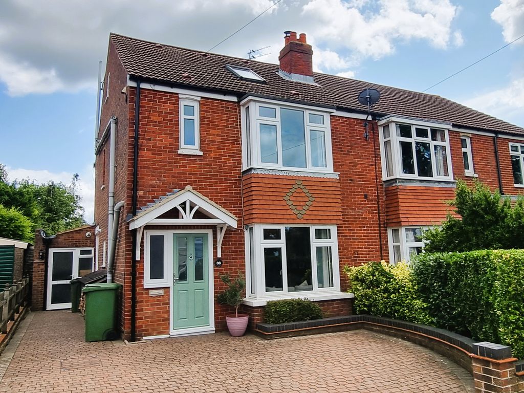 5 bed semidetached house for sale in Augustine Road, Drayton