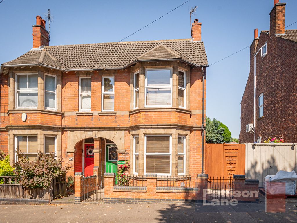 3 bed semidetached house for sale in Kingsley Avenue, Kettering NN16
