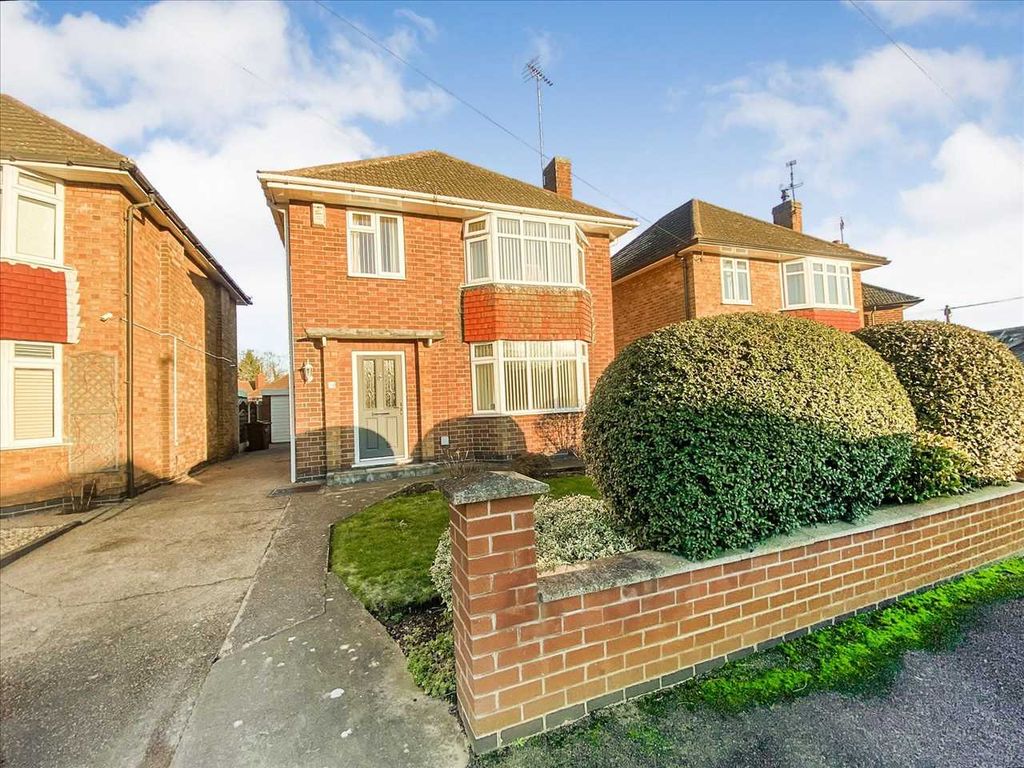 3 bed detached house for sale in Bradbourne Avenue, Wilford, Nottingham