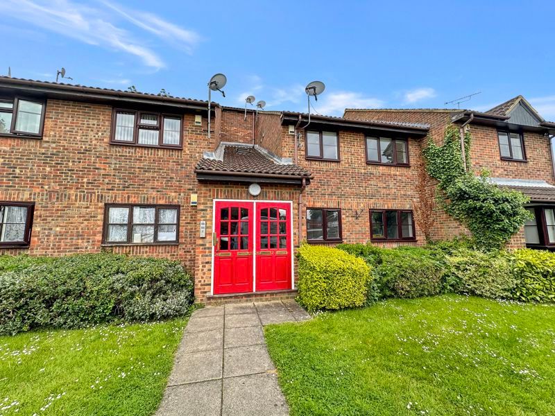 2 bed flat for sale in Troutbeck Close, Slough SL2, £250,000 Zoopla