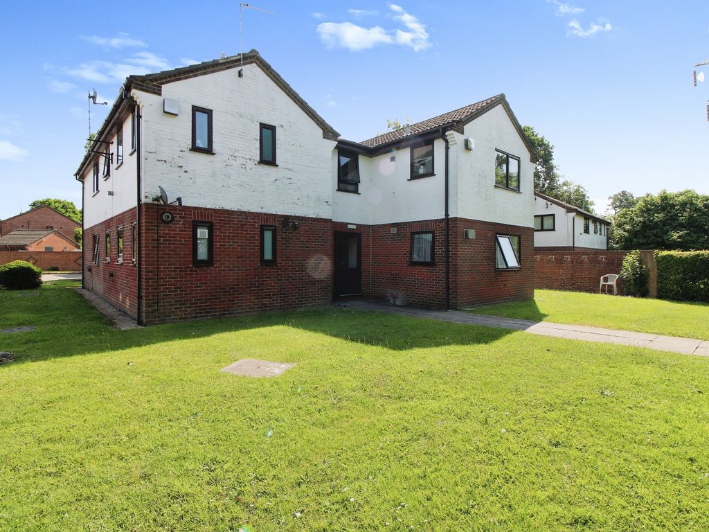 1 bed flat for sale in Elliot Close, Totton, Southampton, Hampshire