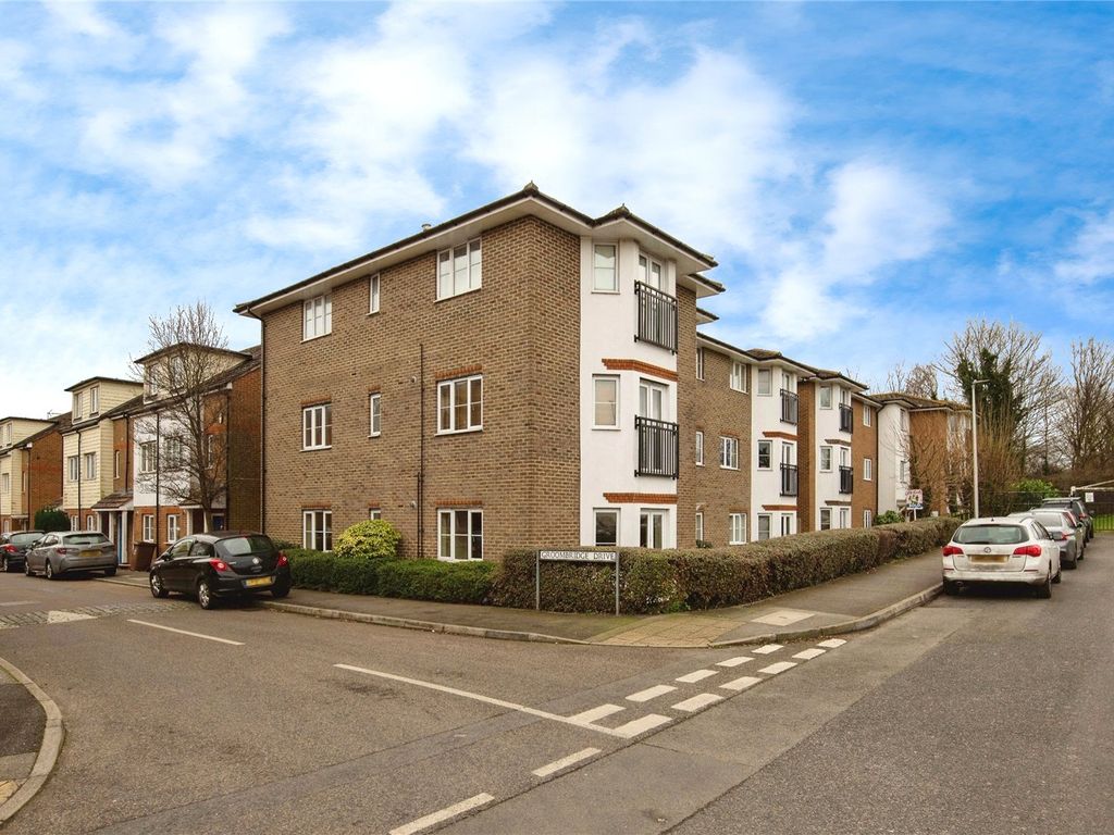 2 bed flat for sale in Castlemaine Avenue, Gillingham, Kent ME7, £