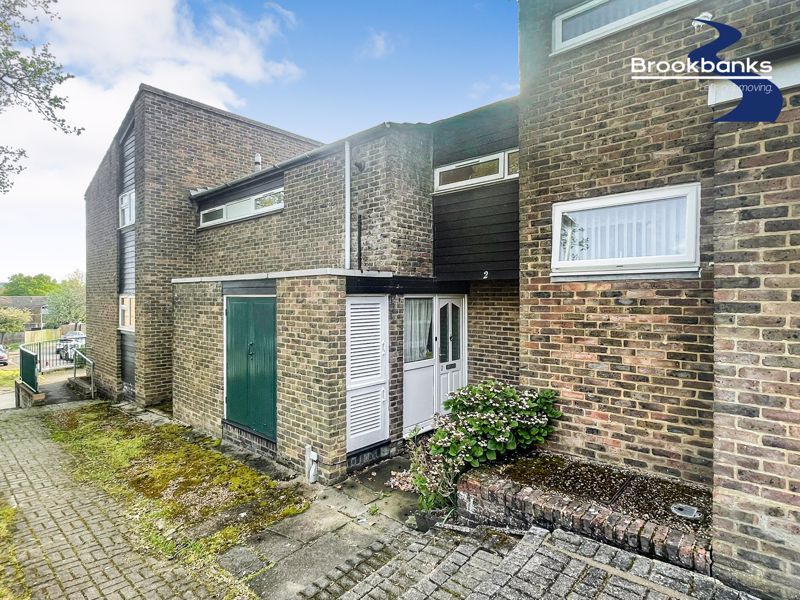 3 bed terraced house for sale in Stoneyfield, Edenbridge TN8, £275,000