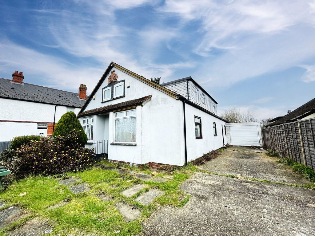 3 bed bungalow for sale in Whitley Wood Lane, Reading, Berkshire RG2, £