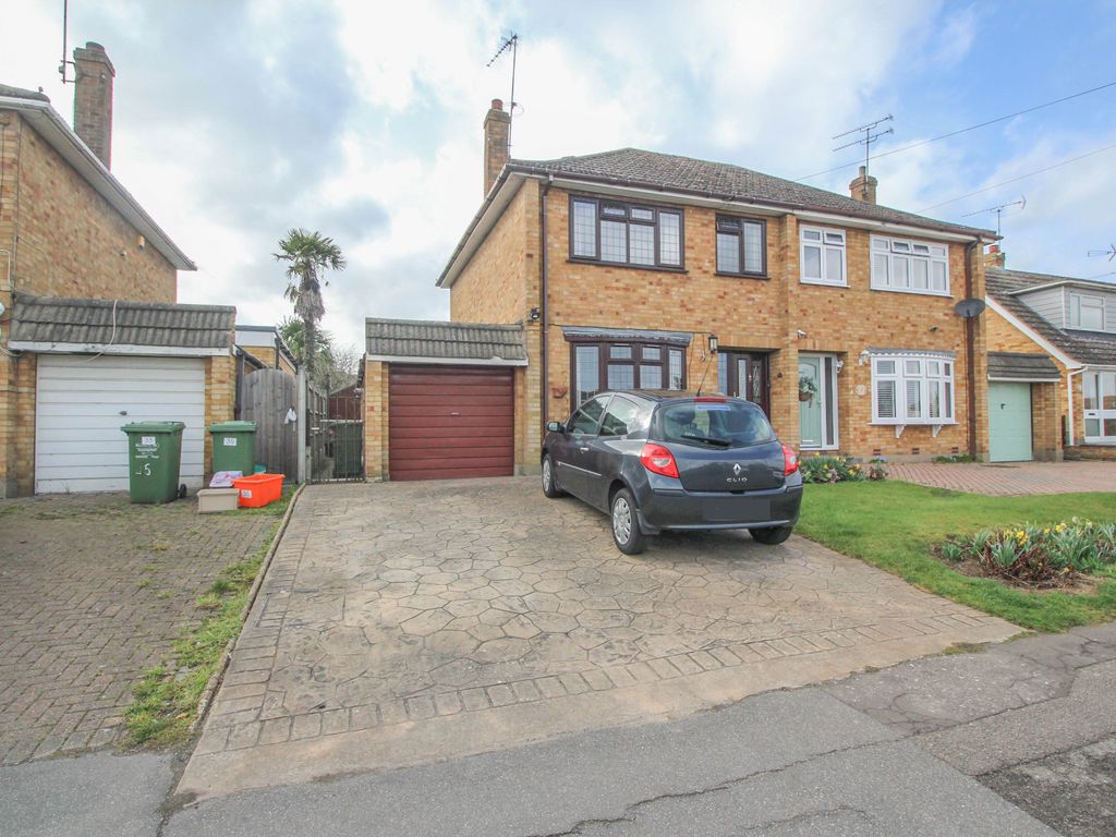 3 bed semidetached house for sale in Harold Gardens, Wickford SS11