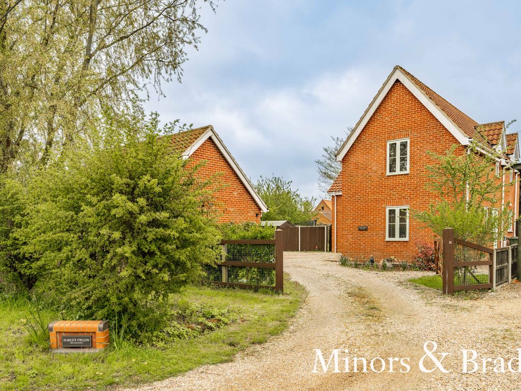 4 bed detached house for sale in Beccles Road, Burgh St. Peter, Beccles