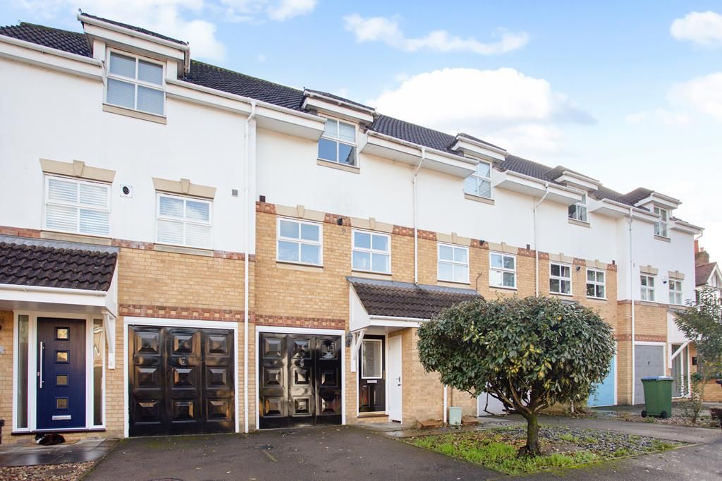 3 bed terraced house to rent in Lyster Mews, Cobham KT11, £2,300 pcm