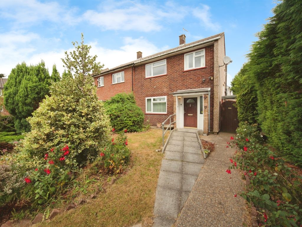 3 bed semi-detached house for sale in Lollard Close, Luton LU4, £ ...