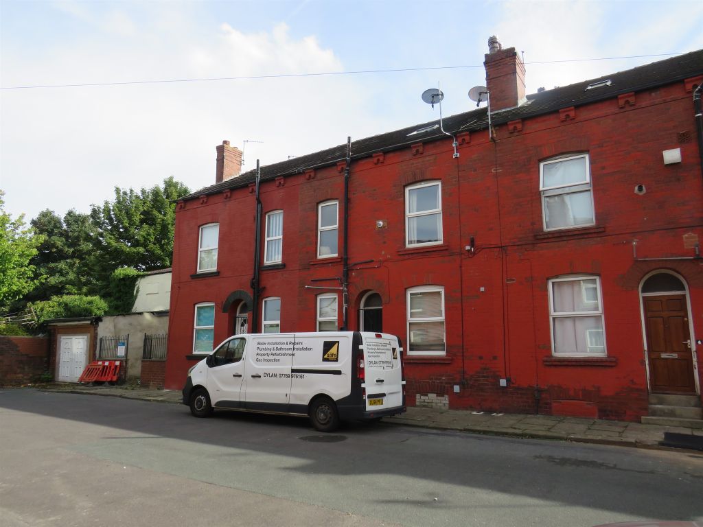 2 bed terraced house for sale in Walford Mount LS9 Zoopla