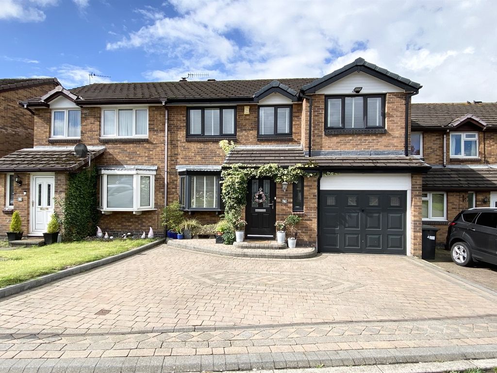 4 bed mews for sale in Wiltshire Drive, Shirebrook Park`, Glossop SK13