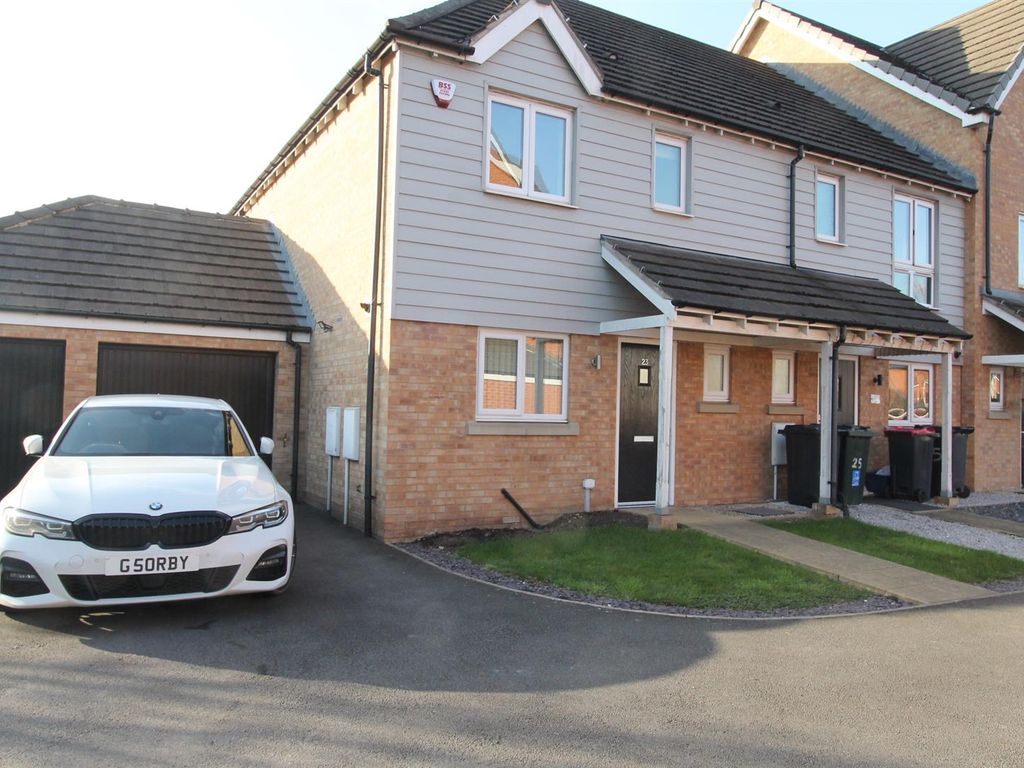 2 bed semidetached house to rent in Stonechat Mead, WathUponDearne