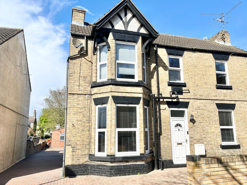 6 bed semidetached house for sale in Elm Street, Peterborough PE2, £