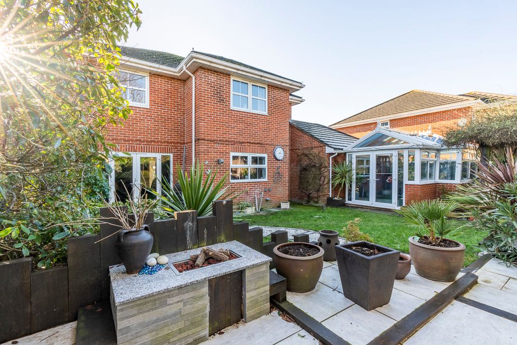 5 bed detached house for sale in Richards Close, Locks Heath