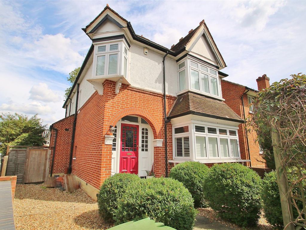 4 bed detached house for sale in Park Lane, Wallington SM6, £825,000