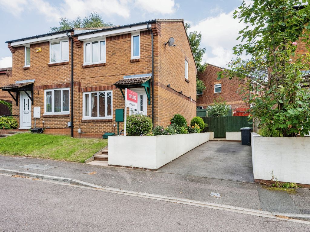 2 bed semidetached house for sale in Petley Close, Flitwick, Bedford