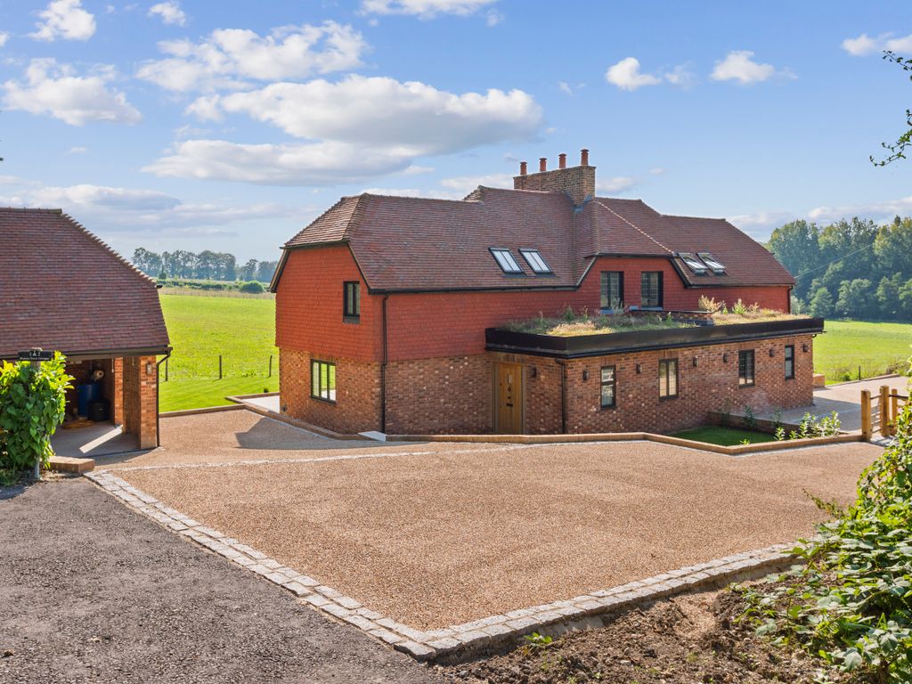 3 bed semidetached house for sale in Shoreham Road, Shoreham TN14, £