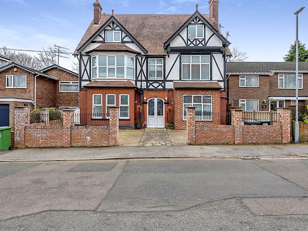 8 bed detached house for sale in Lansdowne Road, Luton LU3 Zoopla