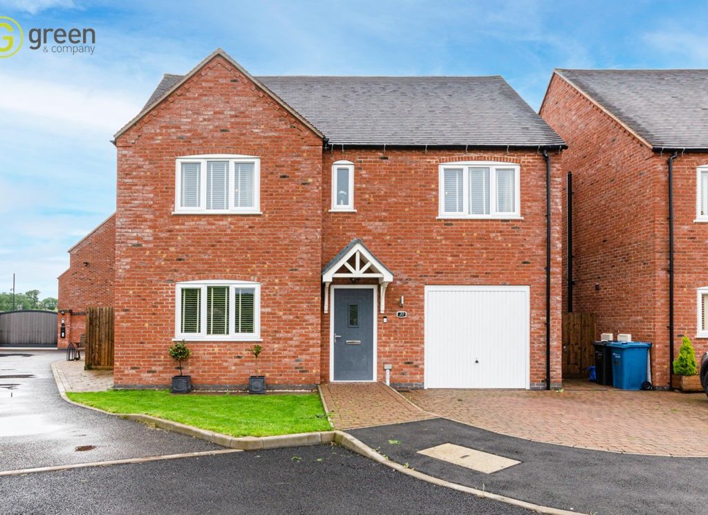 4 bed detached house for sale in Ragley Close, Coton Lane, Tamworth B79