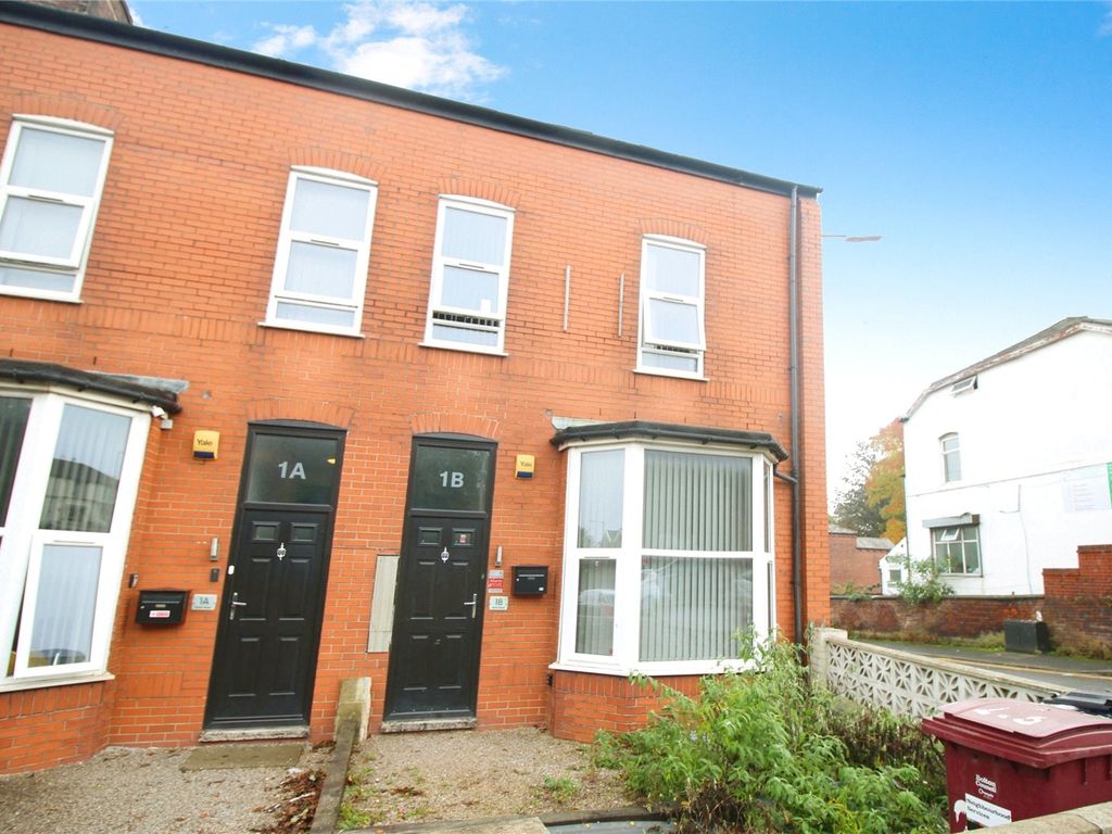 Room to rent in Bolton Road, Farnworth, Bolton, Greater Manchester BL4