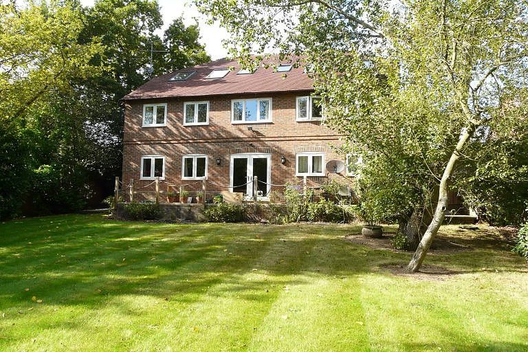 2 bed flat to rent in Bayleaf Court, Stable Close, Burghfield Common