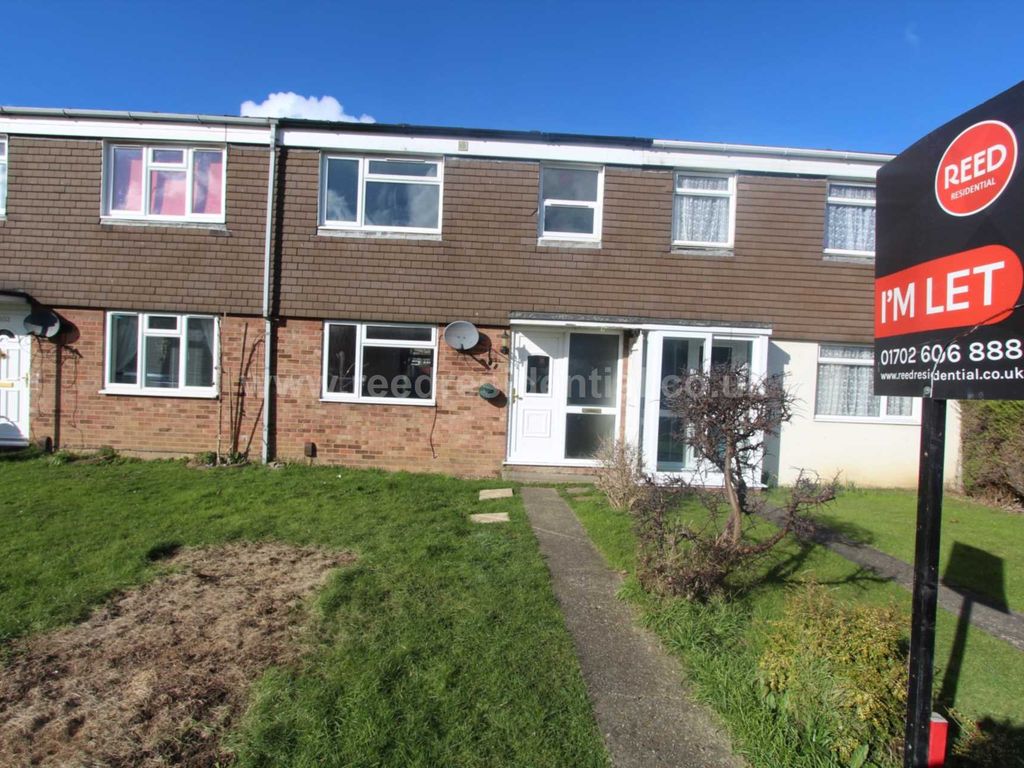 3 bed property to rent in Alton Gardens, Southend On Sea SS2, £1,350