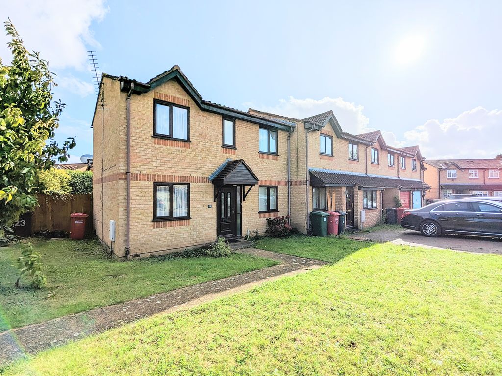 3 bed end terrace house to rent in Lowestoft Drive, Slough SL1, £1,875