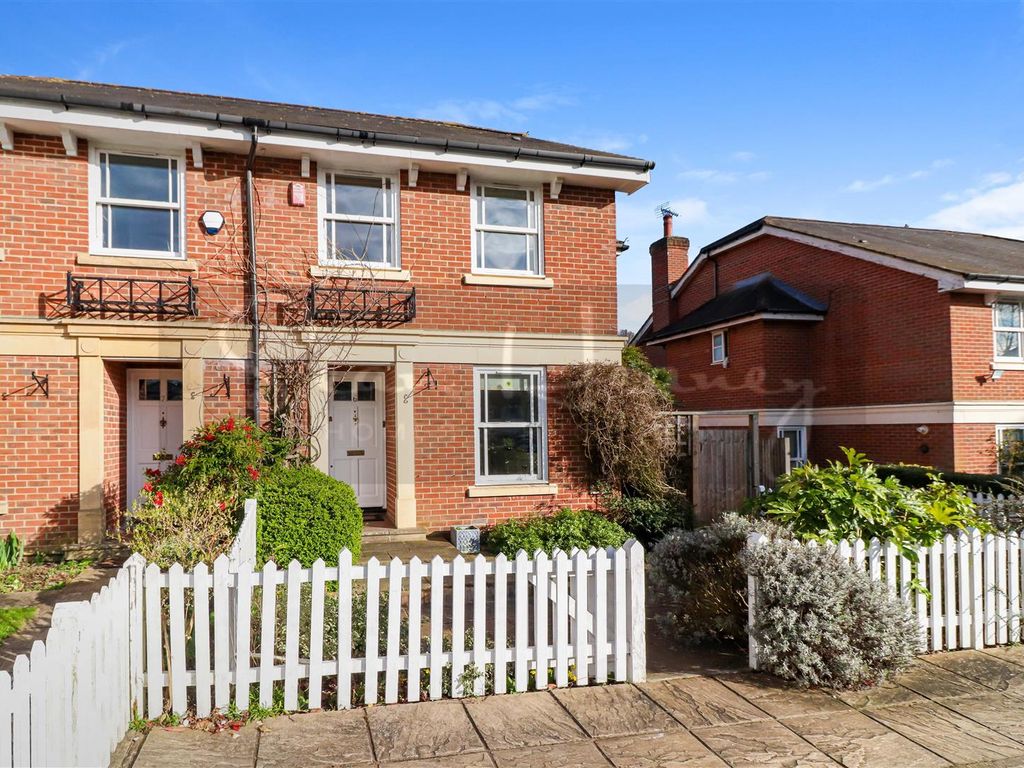 4 bed property for sale in Langley Row, Hadley Highstone, EN5, £