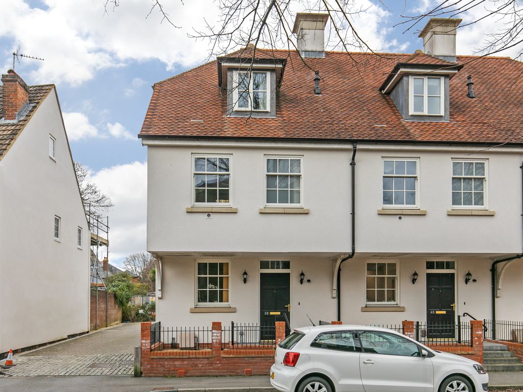 3 bed semidetached house to rent in Lower Brook Street, North Walls