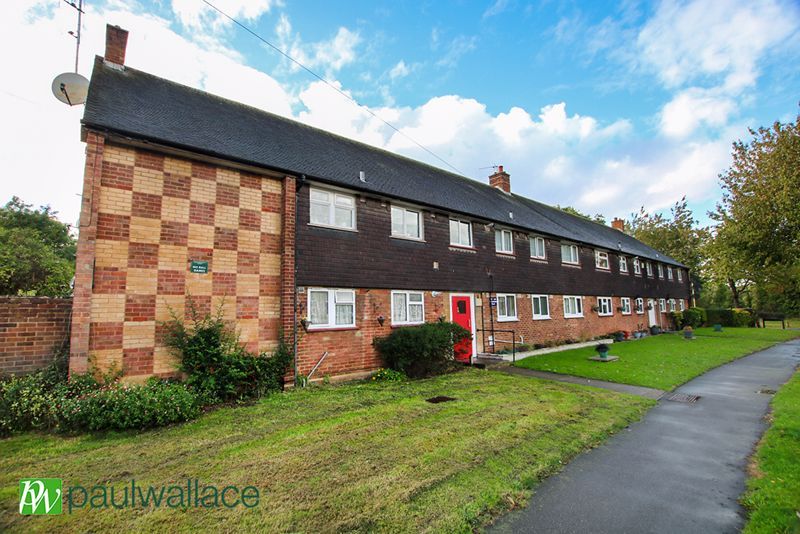 3 bed flat for sale in Whitefields Road, Cheshunt, Waltham Cross EN8, £