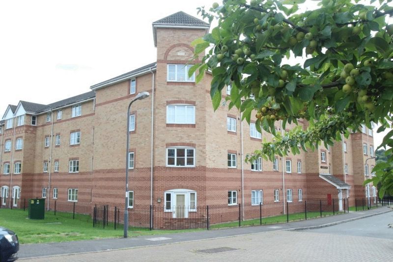 2 bed flat to rent in Princes Gate, High HP13 Zoopla