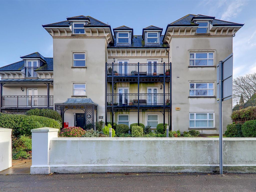 2 bed flat for sale in Court, Tennyson Road, Worthing BN11, £