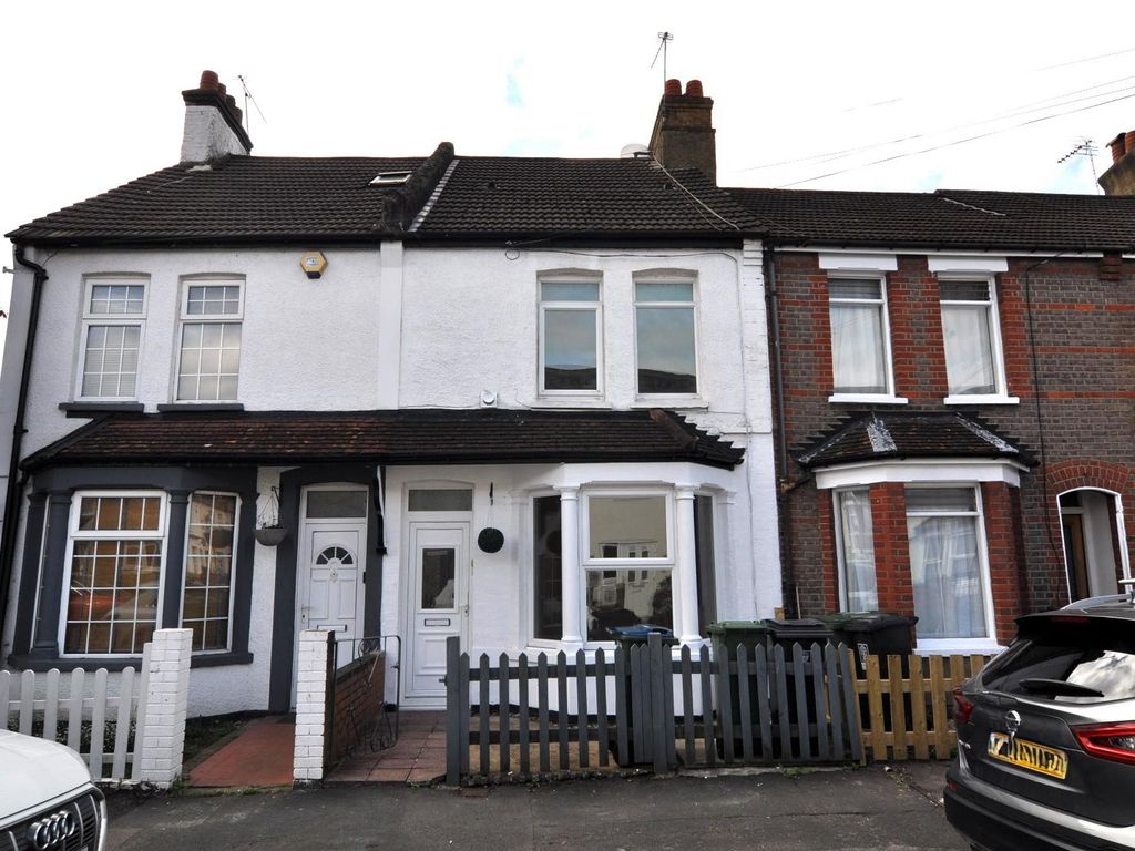 2 bed terraced house to rent in Kings Avenue, Watford WD18, £1,625 pcm