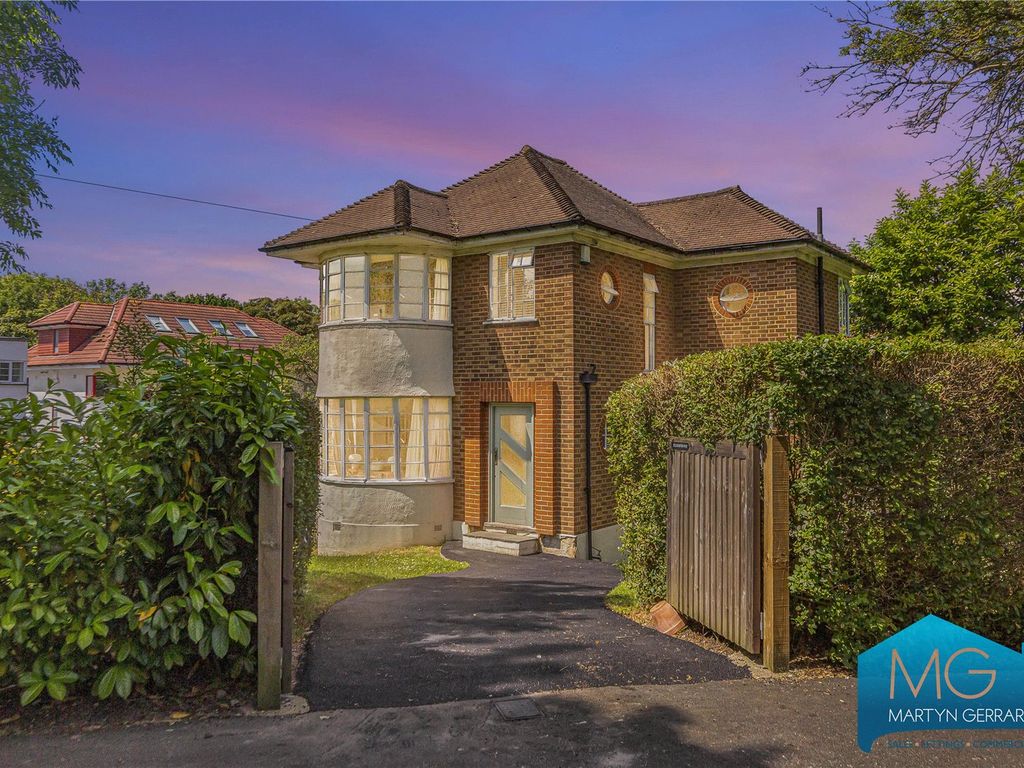 4 bed detached house for sale in Hampden Way, Southgate N14, £950,000