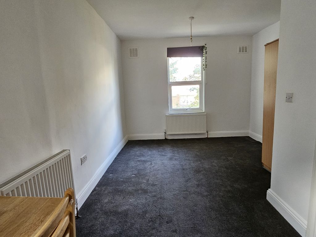 Studio to rent in Ranelagh Road, London NW10, £1,100 pcm Zoopla