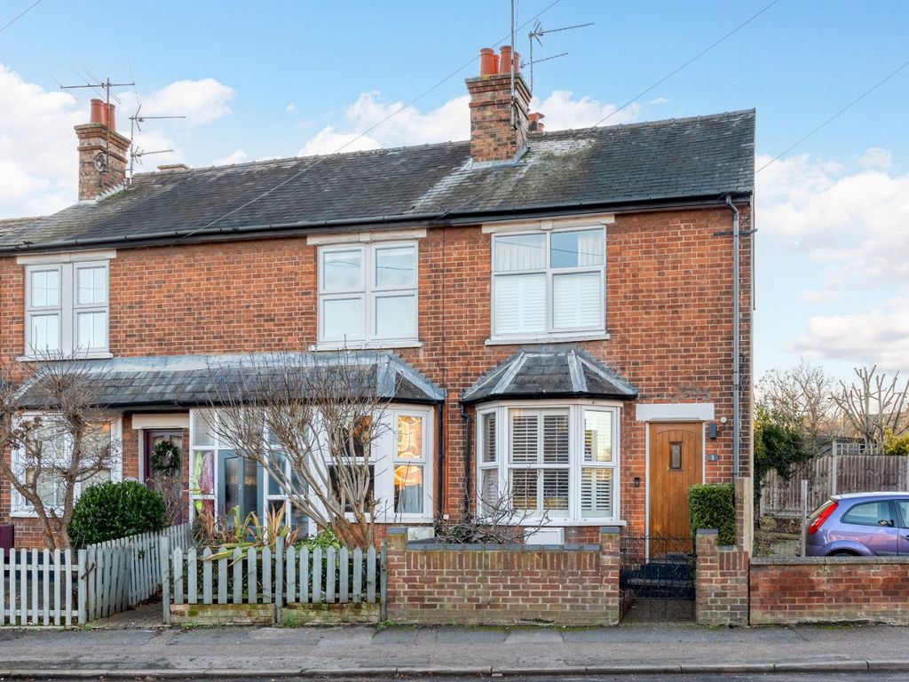 3 bed end terrace house for sale in Water Lane, Hitchin, Hertfordshire