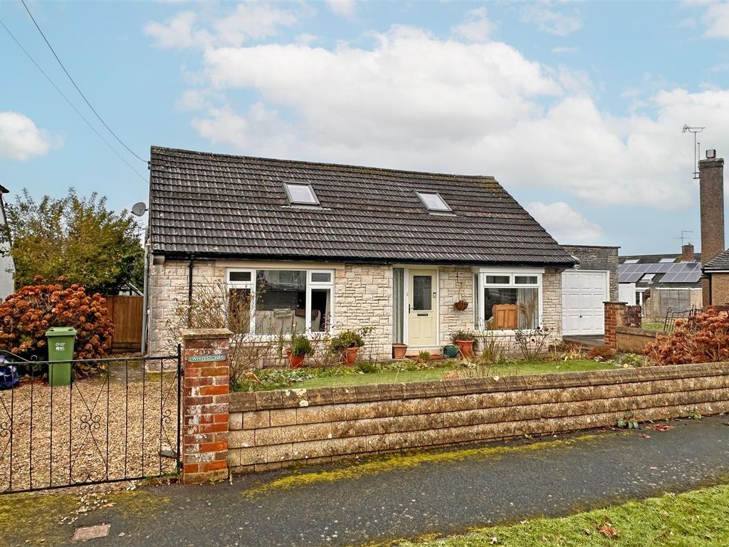 3 bed bungalow for sale in Lyddons Mead, Chard TA20, £420,000 Zoopla