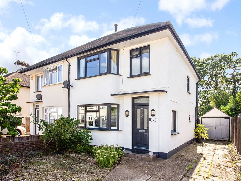 3 bed semidetached house for sale in Birchfield Close, Addlestone