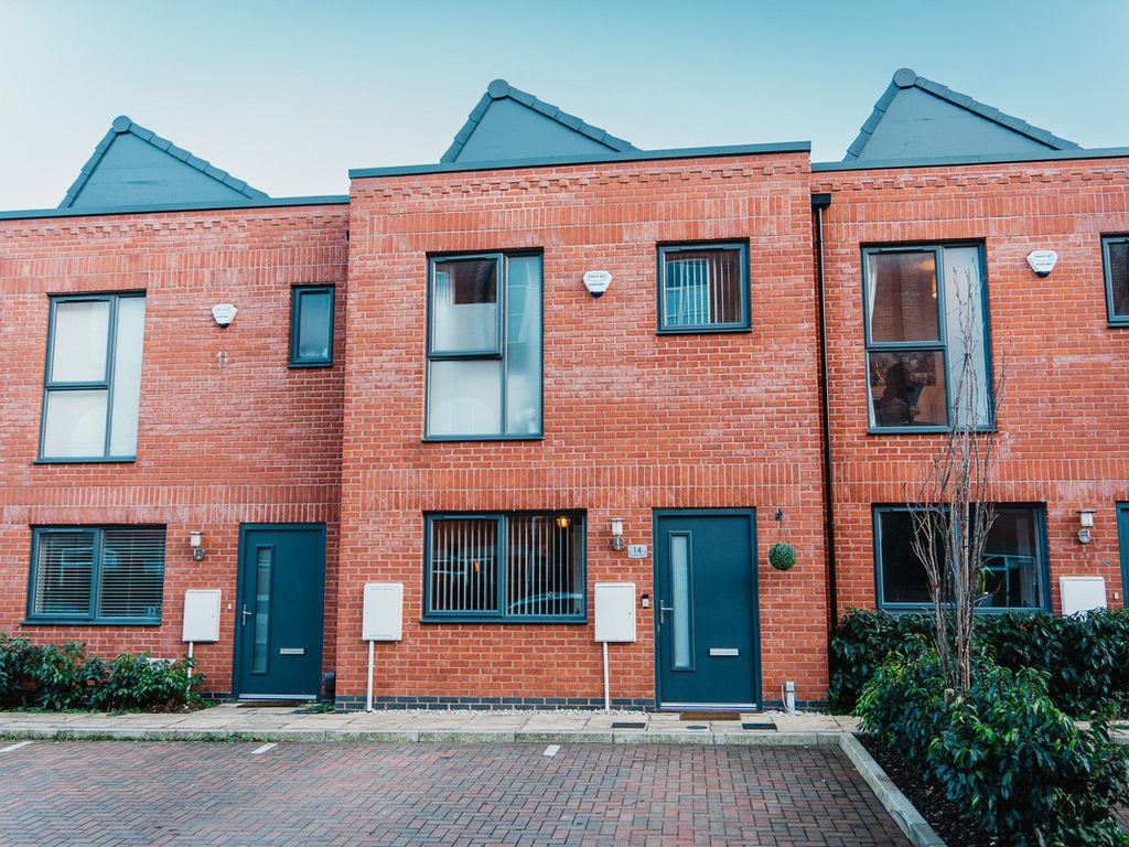 3 bed town house for sale in Cowper Street, Knighton LE2, £250,000 Zoopla