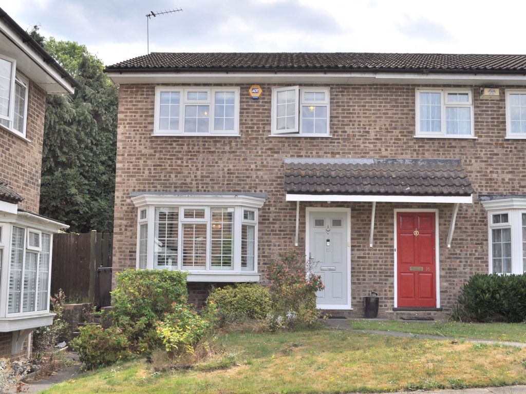 2 bed semidetached house for sale in Sedgewood Close, Hayes, Bromley