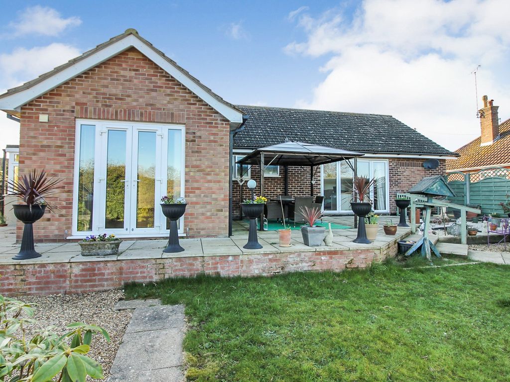 2 bed detached bungalow for sale in Kemps Lane, Beccles NR34 Zoopla