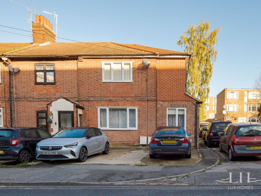 St. James's Road, Brentwood CM14