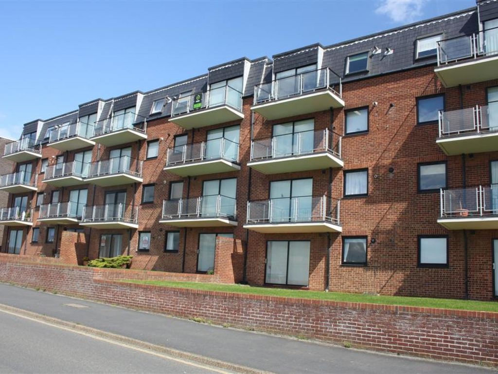 2 bed flat to rent in Westcliffe Court, Cliff Parade, Hunstanton PE36