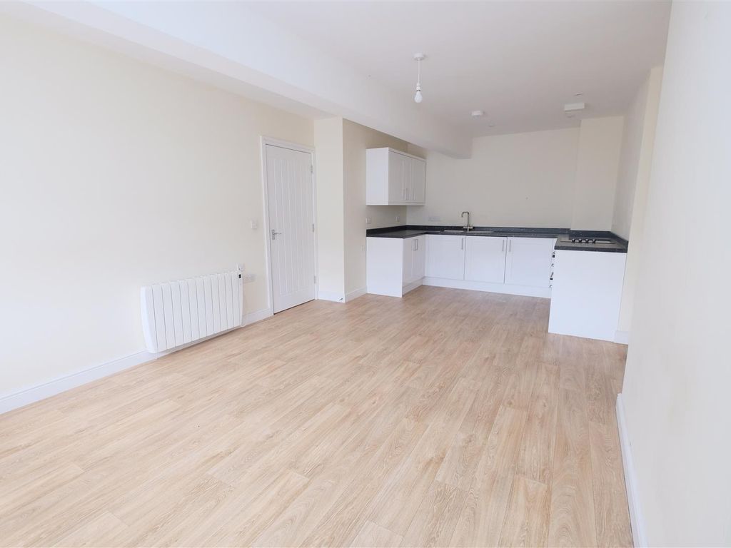 2 bed flat for sale in High Street, Midsomer Norton, Radstock BA3, £