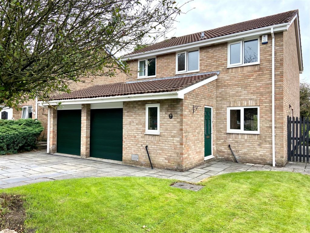 5 bed detached house for sale in Dukes Meadow, Ingol, Preston PR2, £