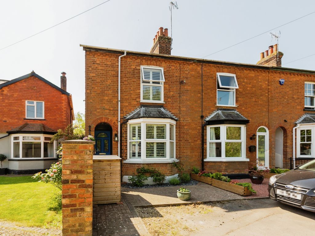 2 bed end terrace house for sale in Station Road, Winslow, Buckingham